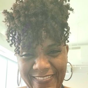 Meet your Posher, Deidre